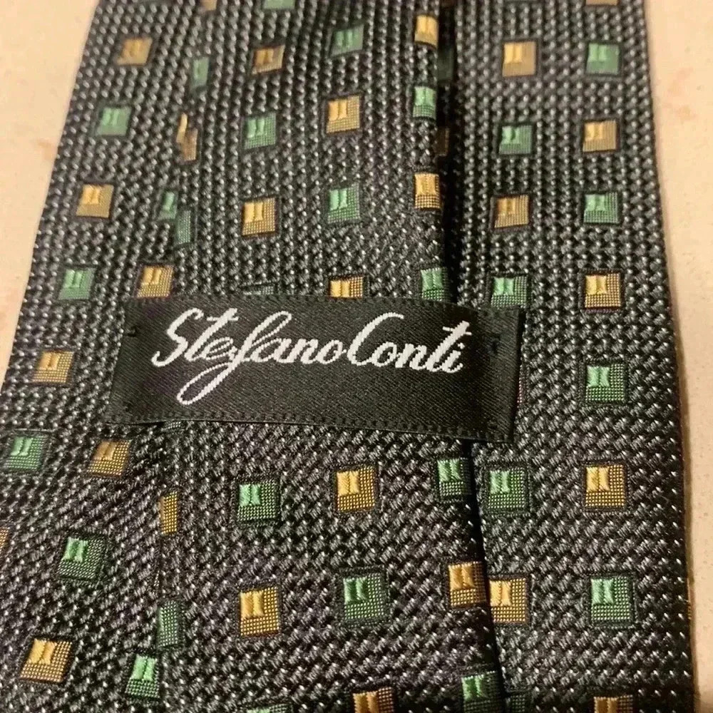 Stefano Conti 100% silk tie, raised green, and gold squares on face - Picture 4 of 4